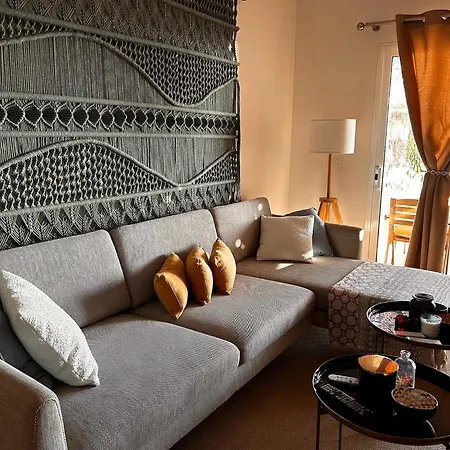 Roque-house *